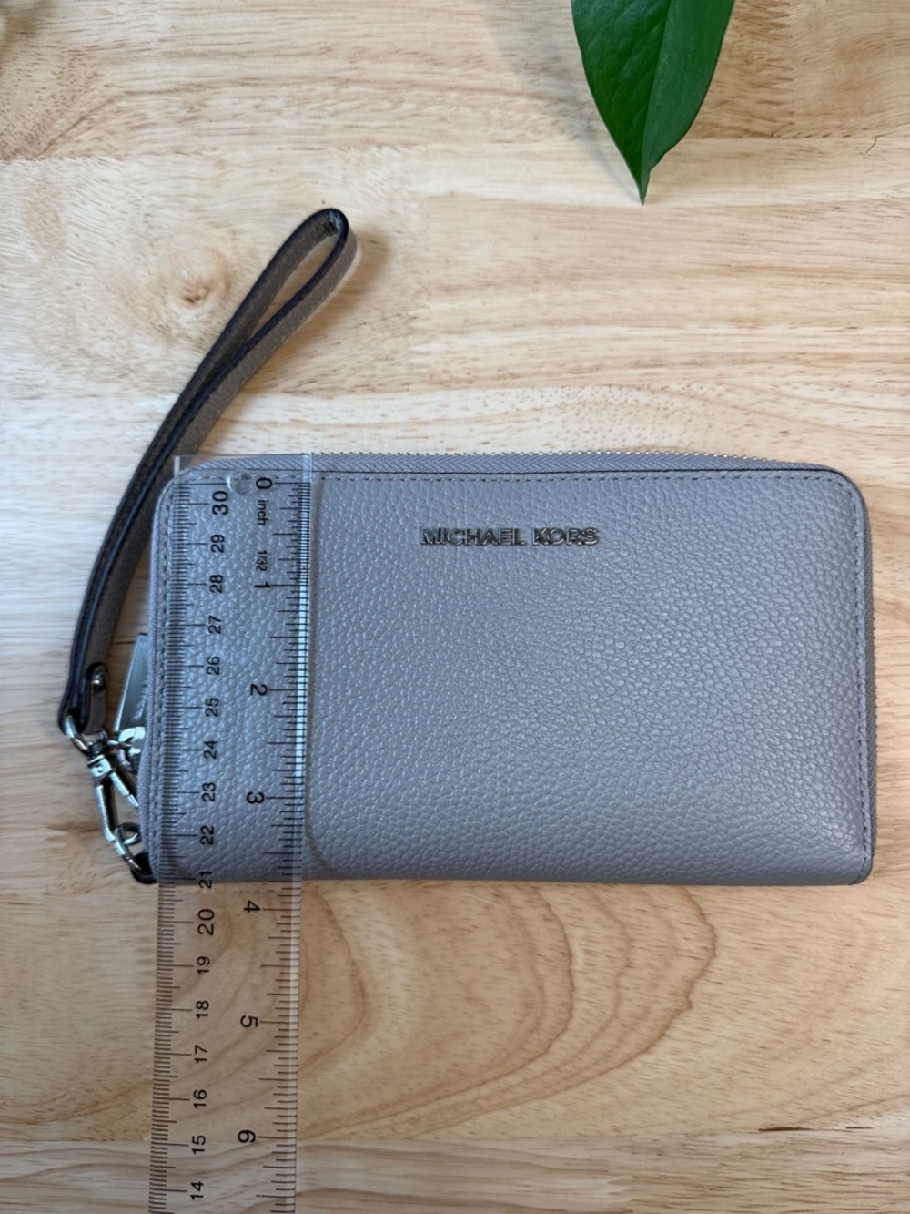 Michael Kors wristlet grey - Picture 7 of 7